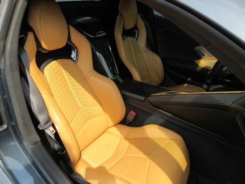 Used 2021 Chevrolet Corvette Stingray Premium Conv w/ Z51 Performance Package RWD image 19