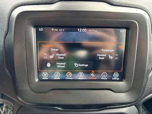 Used 2020 Jeep Renegade Latitude w/ Cold Weather Group AWD/4WD image 4