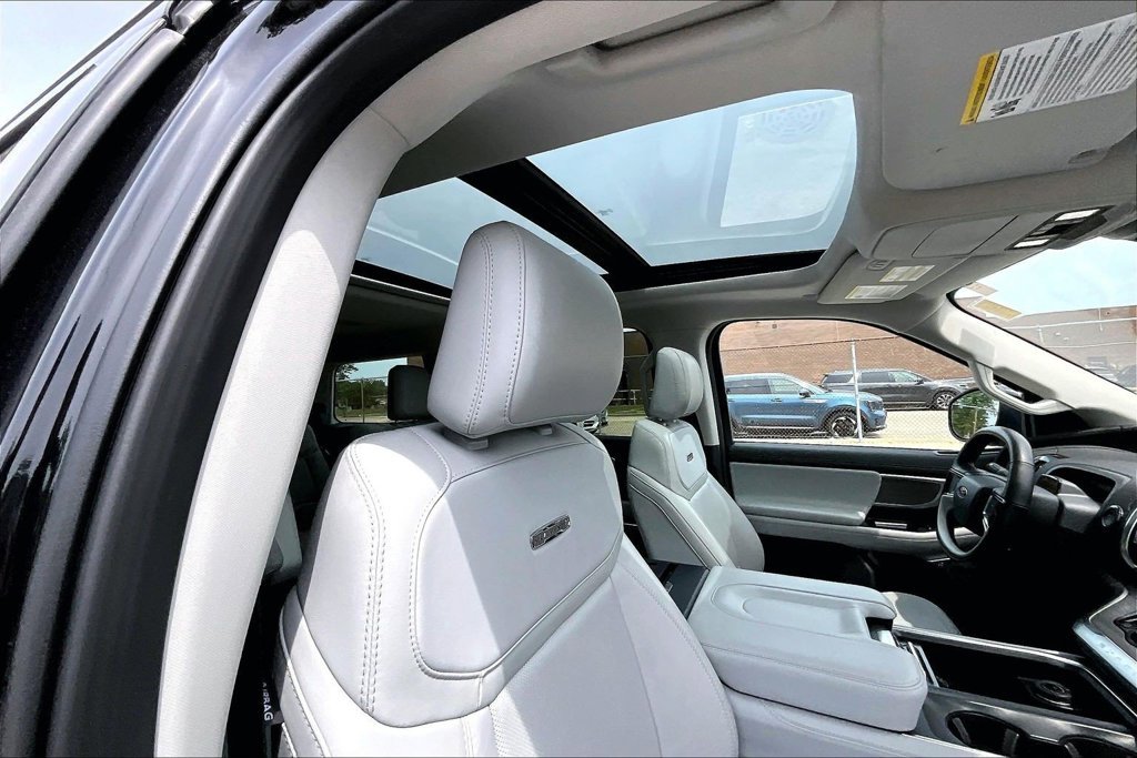 Certified 2025 Ford Expedition Platinum AWD/4WD image 21