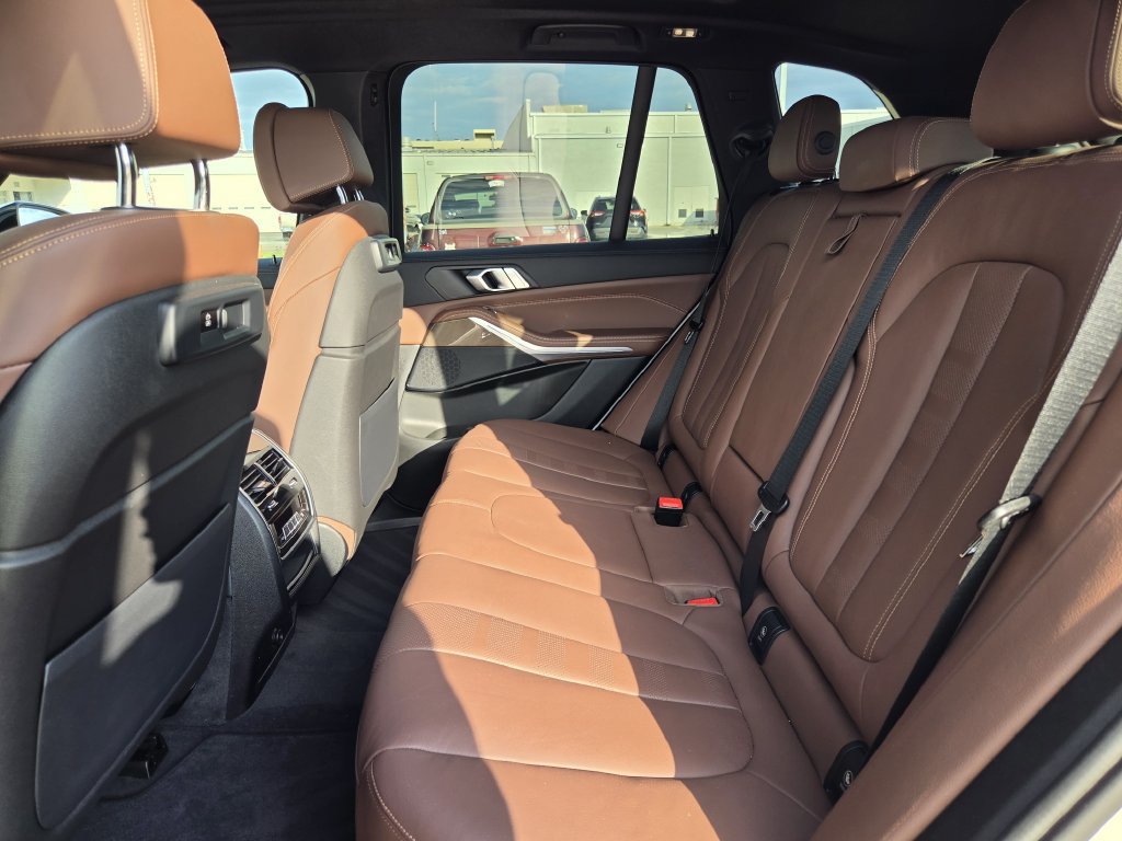 Used 2022 BMW X5 sDrive40i w/ Luxury Seating Package RWD image 29
