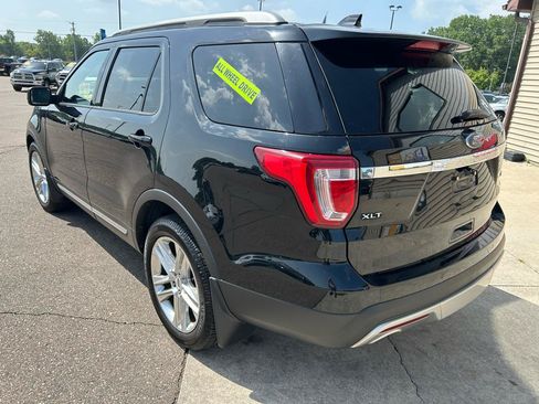 Used 2017 Ford Explorer XLT w/ XLT Technology Feature Bundle AWD/4WD image 7