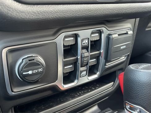 New 2025 Jeep Gladiator Sport image 16