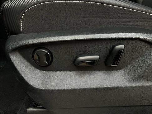 Used 2025 Volkswagen Atlas Cross Sport SE image 11