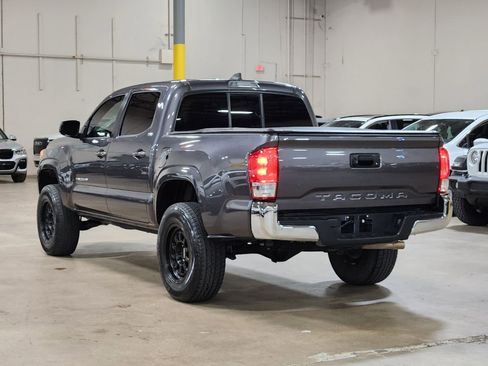 Used 2020 Toyota Tacoma SR5 RWD image 11