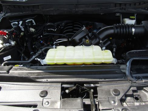 Used 2022 Ford F150 XLT w/ XLT Black Appearance Package image 8