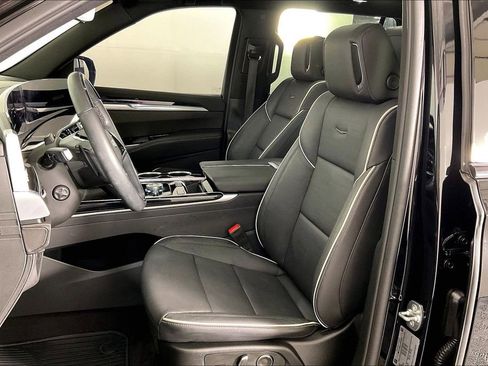 Used 2025 Cadillac Escalade Sport AWD/4WD image 35