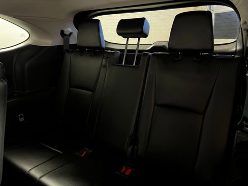 Certified 2023 Toyota Highlander XLE image 24