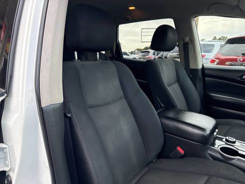 Used 2018 Nissan Pathfinder S image 23