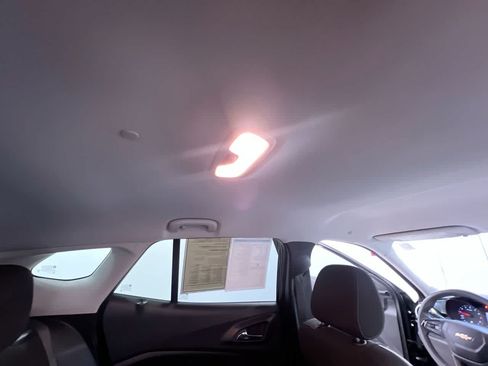 Used 2025 Chevrolet Trax LS w/ LS Convenience Package FWD image 37