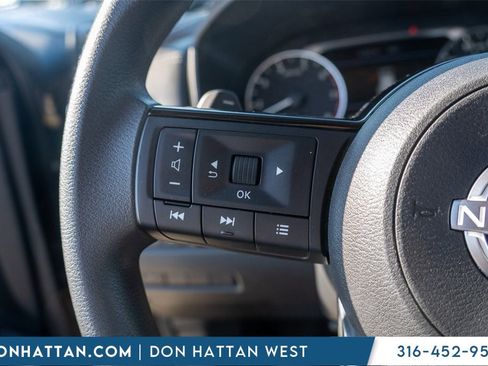 Used 2023 Nissan Rogue SV image 12