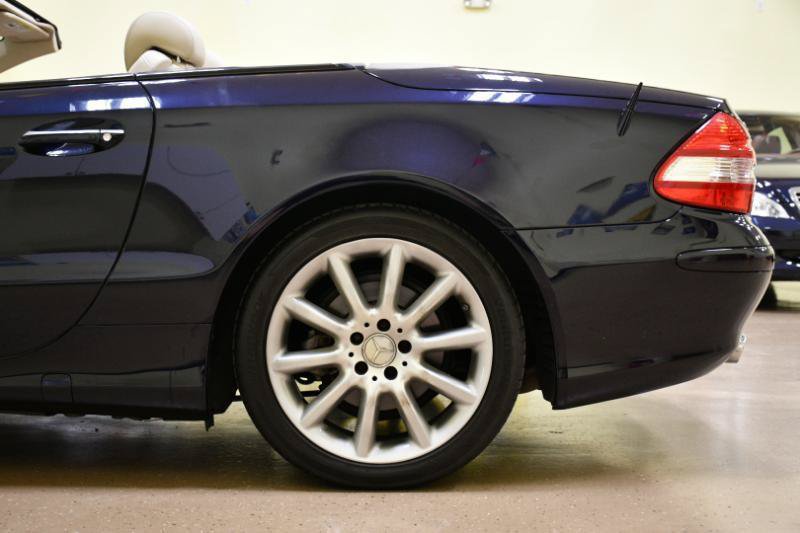 Used 2008 Mercedes-Benz SL 550 w/ P1 Pkg image 52