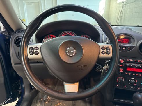 Used 2005 Pontiac Grand Prix GT w/ Leather Trim Package image 11