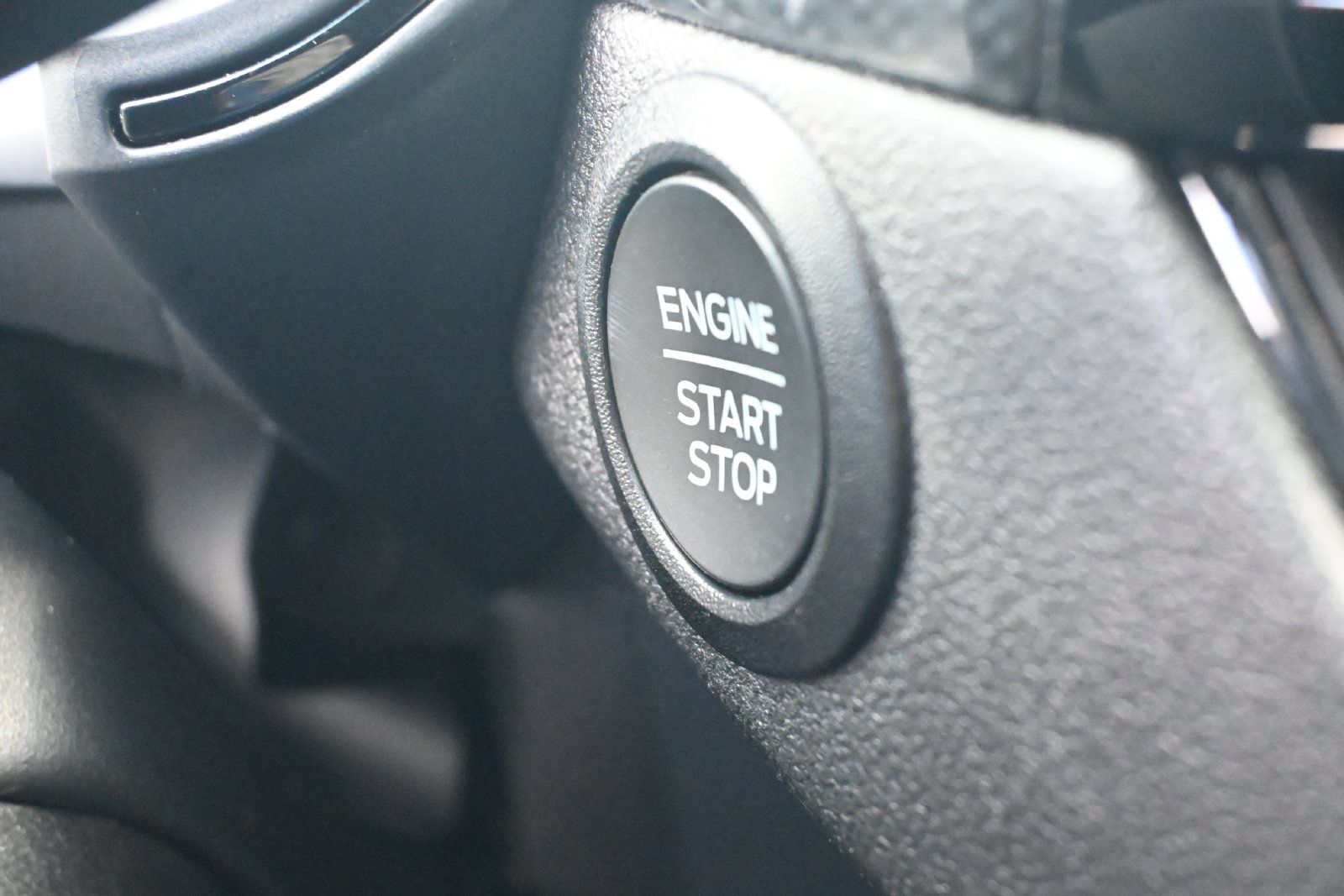 Used 2025 Ford Escape ST-Line Select AWD/4WD image 16