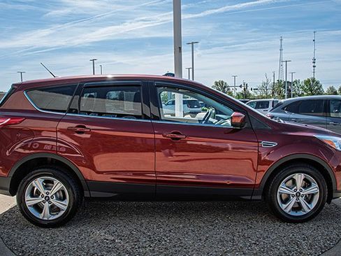 Used 2016 Ford Escape SE w/ SE Cold Weather Package AWD/4WD image 6