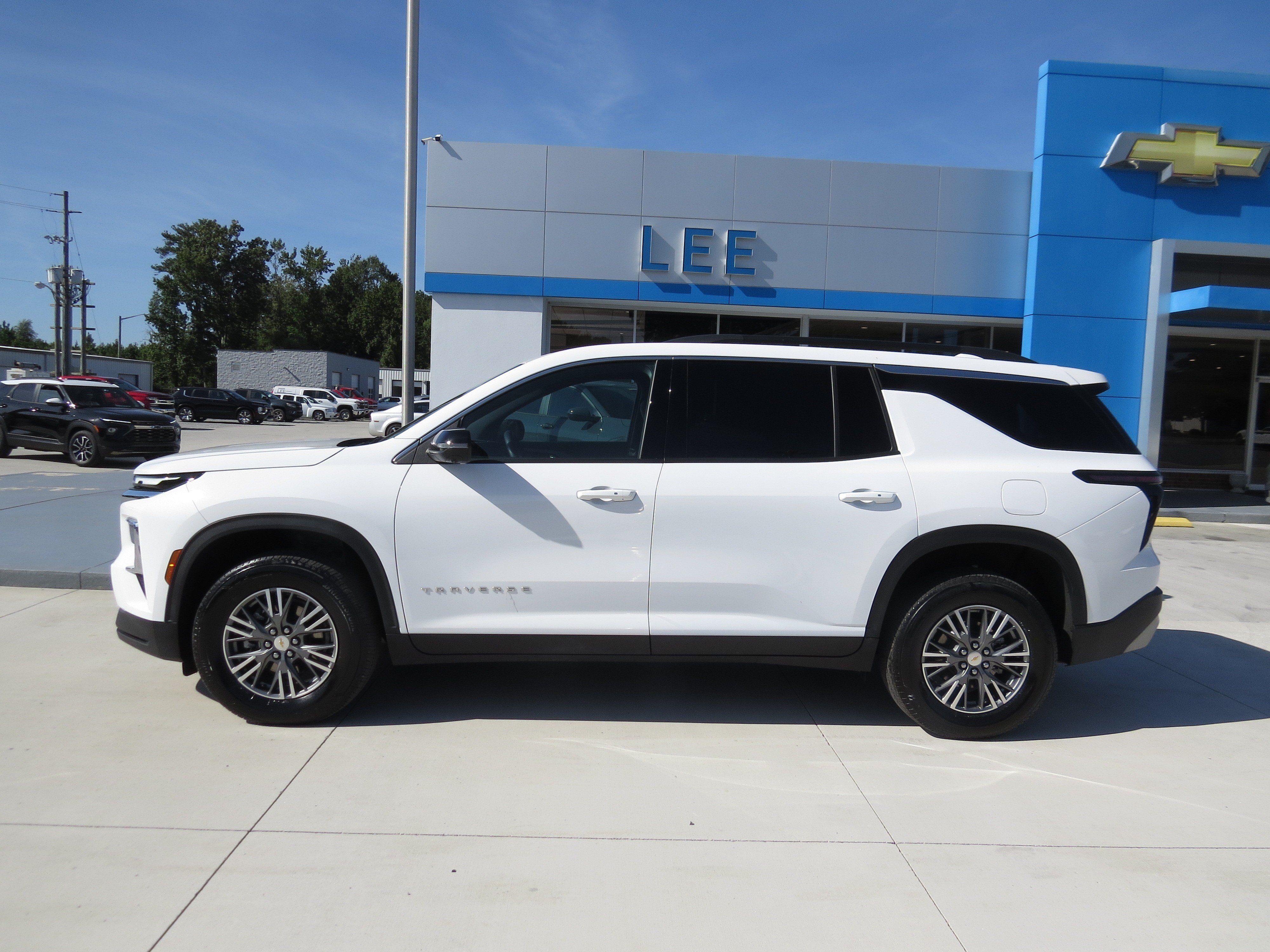 Used 2026 Chevrolet Traverse LT w/ Driver Confidence Package FWD image 7