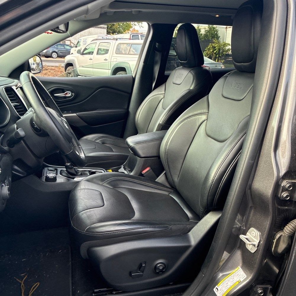 Used 2019 Jeep Cherokee Limited AWD/4WD image 5