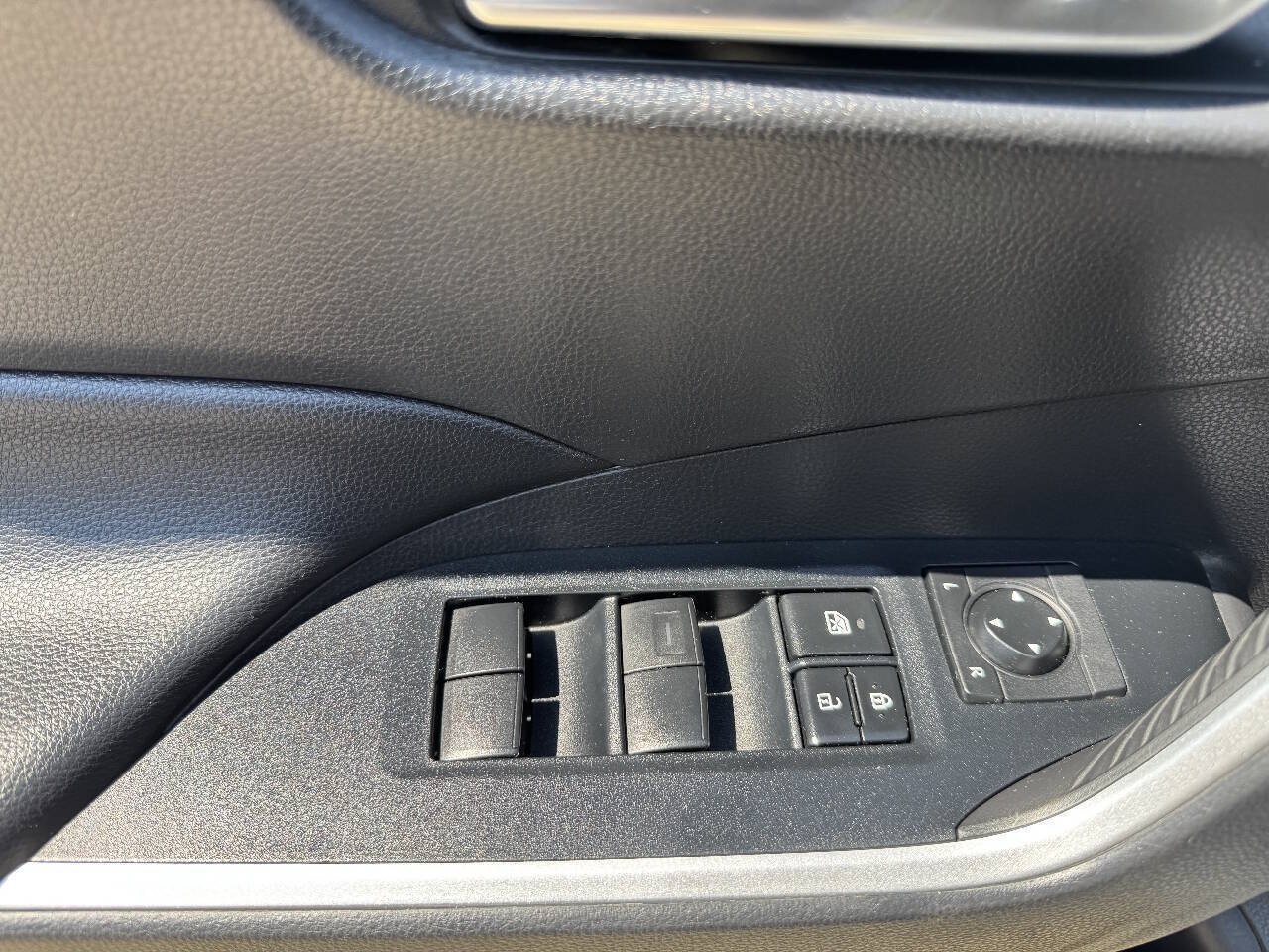 Used 2020 Toyota RAV4 XLE FWD image 12