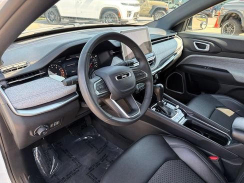 Used 2024 Jeep Compass Latitude AWD/4WD image 10