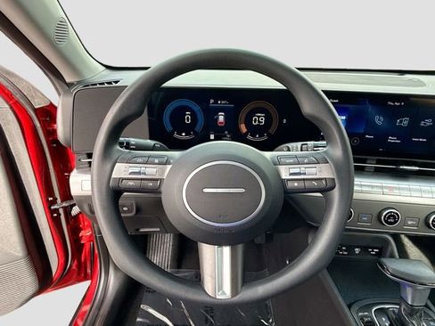 Certified 2025 Hyundai Kona SE image 11