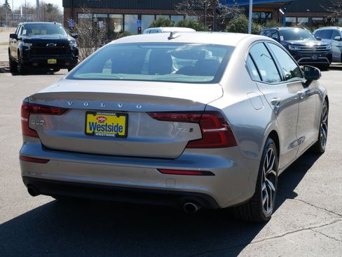 Used 2019 Volvo S60 T6 Momentum w/ Premium Package image 6