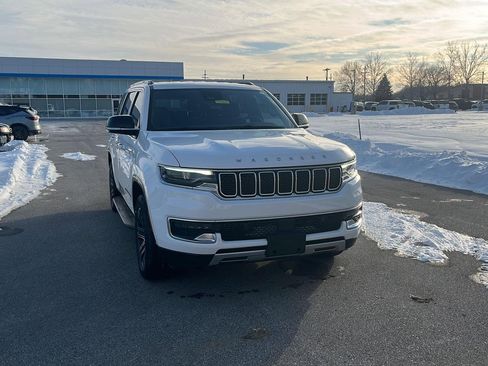 Used 2024 Jeep Wagoneer Series II w/ Flexible Seating Group image 8