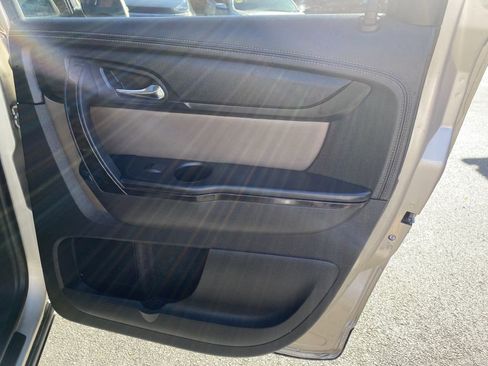 Used 2013 GMC Acadia SLT image 23