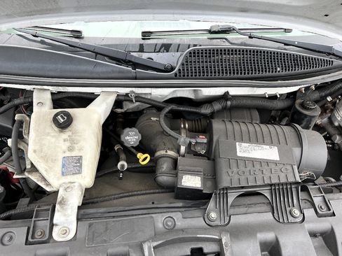 Used 2017 GMC Savana 2500 image 10