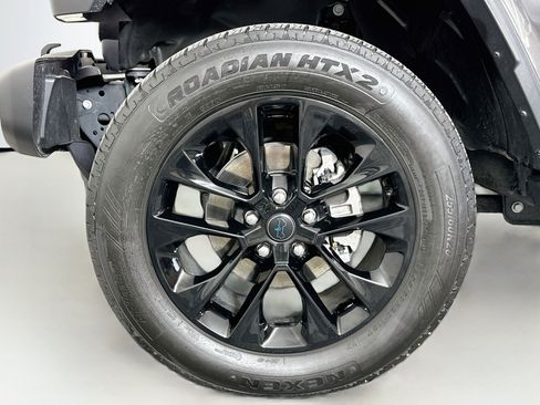 Used 2025 Jeep Wrangler Unlimited Sahara AWD/4WD image 11