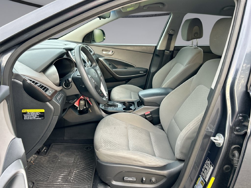 Used 2017 Hyundai Santa Fe SE FWD image 11