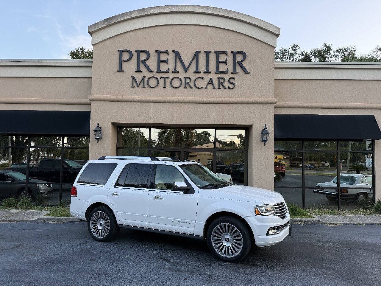 Used 2015 Lincoln Navigator 2WD w/ Equipment Group 101A Reserve image 1