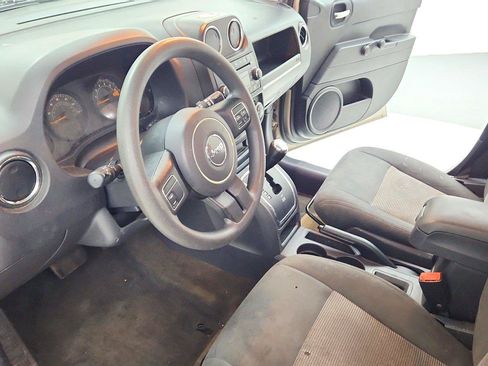 Used 2017 Jeep Patriot Sport FWD image 13