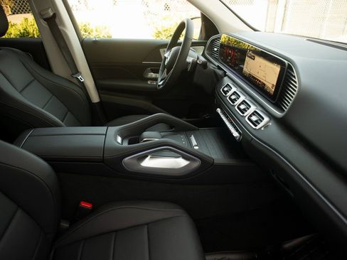 Used 2025 Mercedes-Benz GLE 350 4MATIC image 34