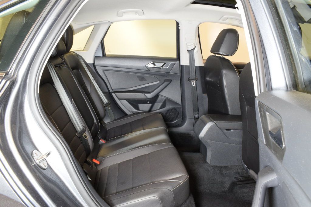 Used 2024 Volkswagen Jetta SE FWD image 29