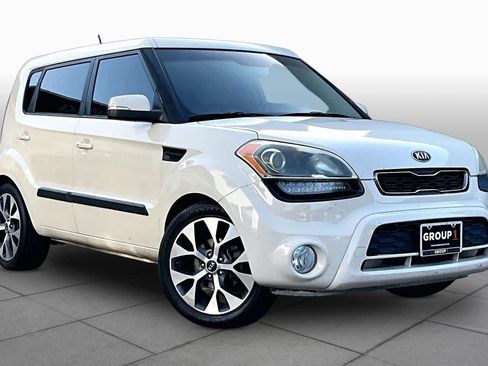 Used 2013 Kia Soul ! w/ Premium Pkg FWD image 3
