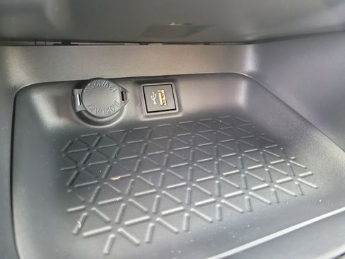 Used 2025 Toyota RAV4 XLE image 29