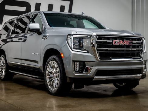 Used 2023 GMC Yukon XL SLT w/ SLT Premium Package AWD/4WD image 25