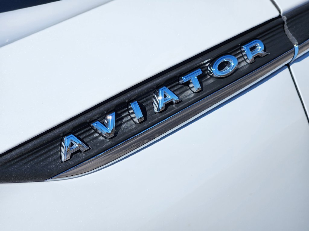 Used 2023 Lincoln Aviator Reserve w/ Equipment Group 201A RWD image 11