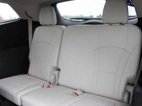 Used 2023 Buick Enclave Essence FWD image 26
