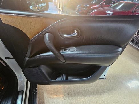 Used 2014 INFINITI QX80 4WD w/ Theater Package image 9