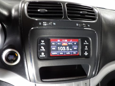 Used 2020 Dodge Journey SE FWD image 16