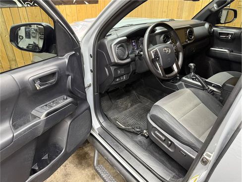 Used 2020 Toyota Tacoma TRD Sport AWD/4WD image 17