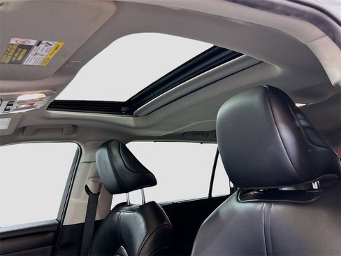 Used 2023 Toyota Highlander XLE image 19