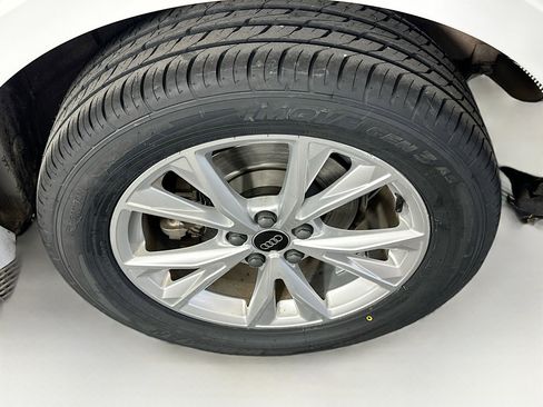 Used 2024 Audi Q3 2.0T Premium image 11