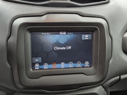 Used 2020 Jeep Renegade Latitude w/ Popular Equipment Group image 21