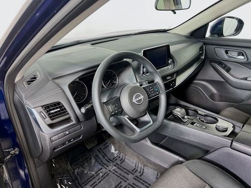 Used 2024 Nissan Rogue SV image 8