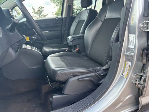 Used 2014 Jeep Compass Latitude image 18