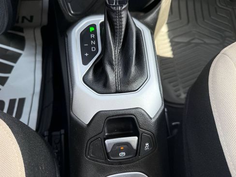 Used 2015 Jeep Renegade Latitude w/ Popular Equipment Group FWD image 20