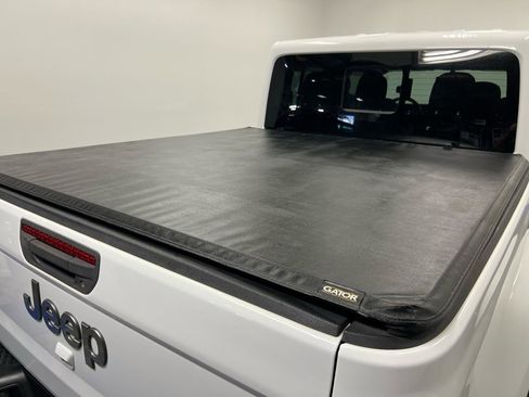 Used 2020 Jeep Gladiator Overland image 31