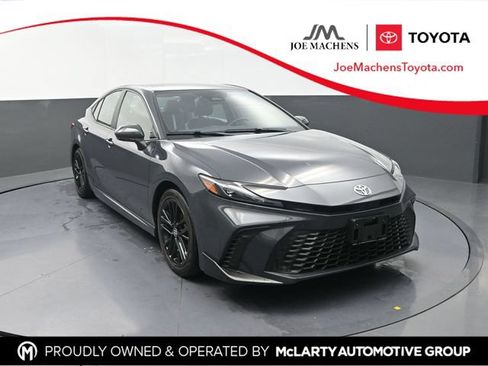 Certified 2025 Toyota Camry SE FWD image 1