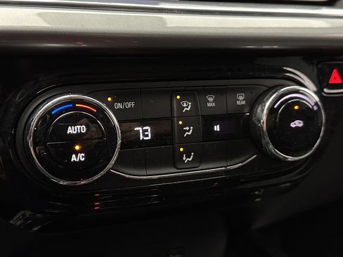 Used 2025 Chevrolet Trax LT FWD image 15